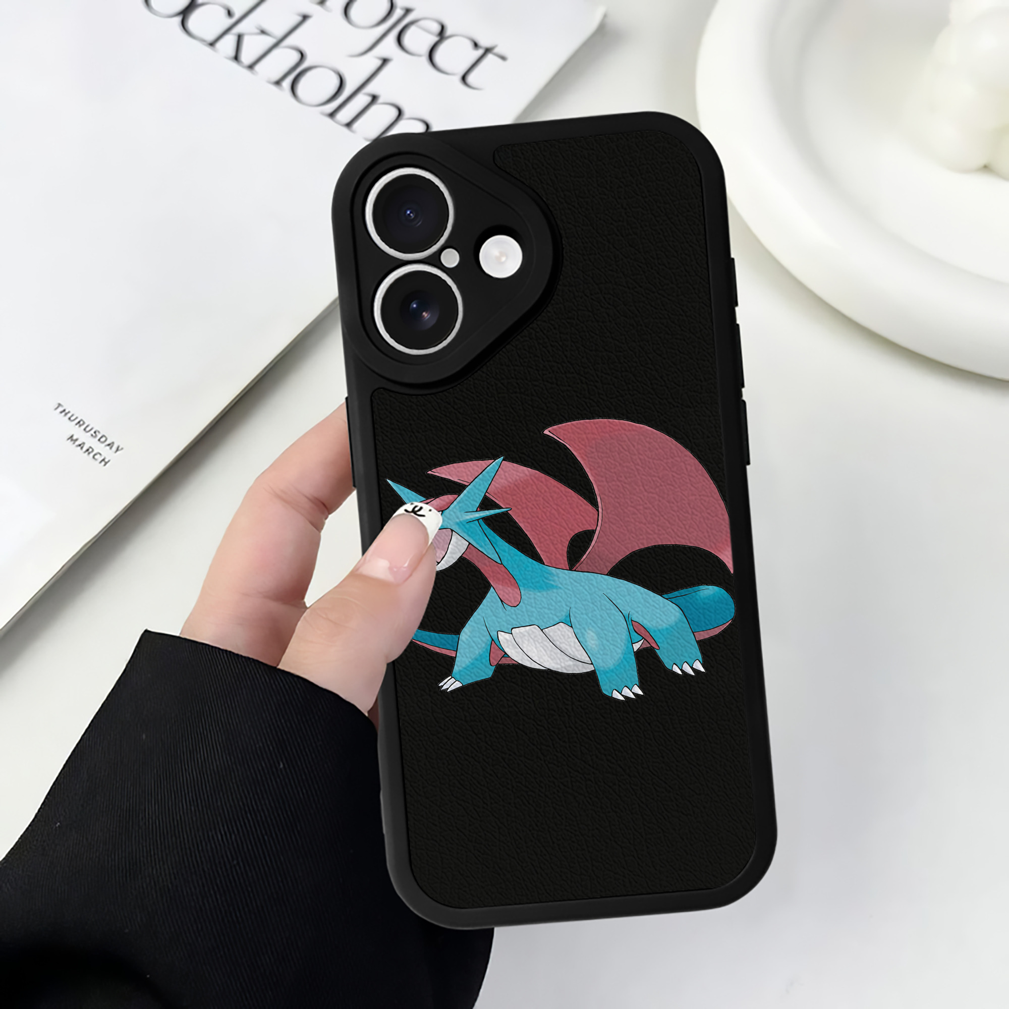 （画像用） ポケットモンスター Pokémon 【iPhone 16シリーズ対応】シリコンスマホケース（レザー調） 材質：シリコン
